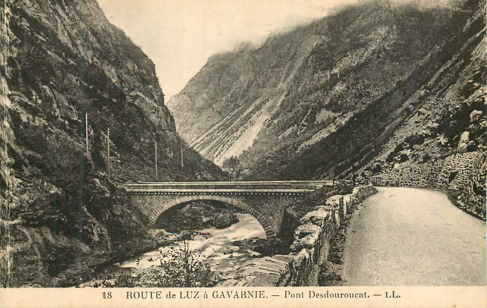 CPA Route de Luz a Gavarnie Pont Desdouroucat