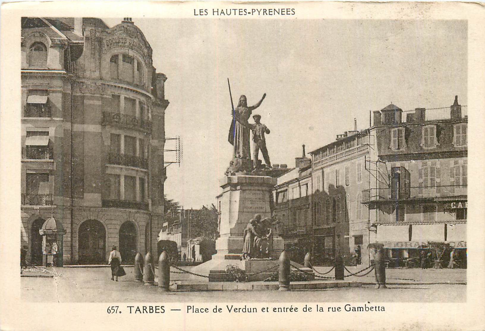Tarbes — Place de Verdun et entrée de la rue Gambetta — Société des Hautes-Pyrénées, n° 657
