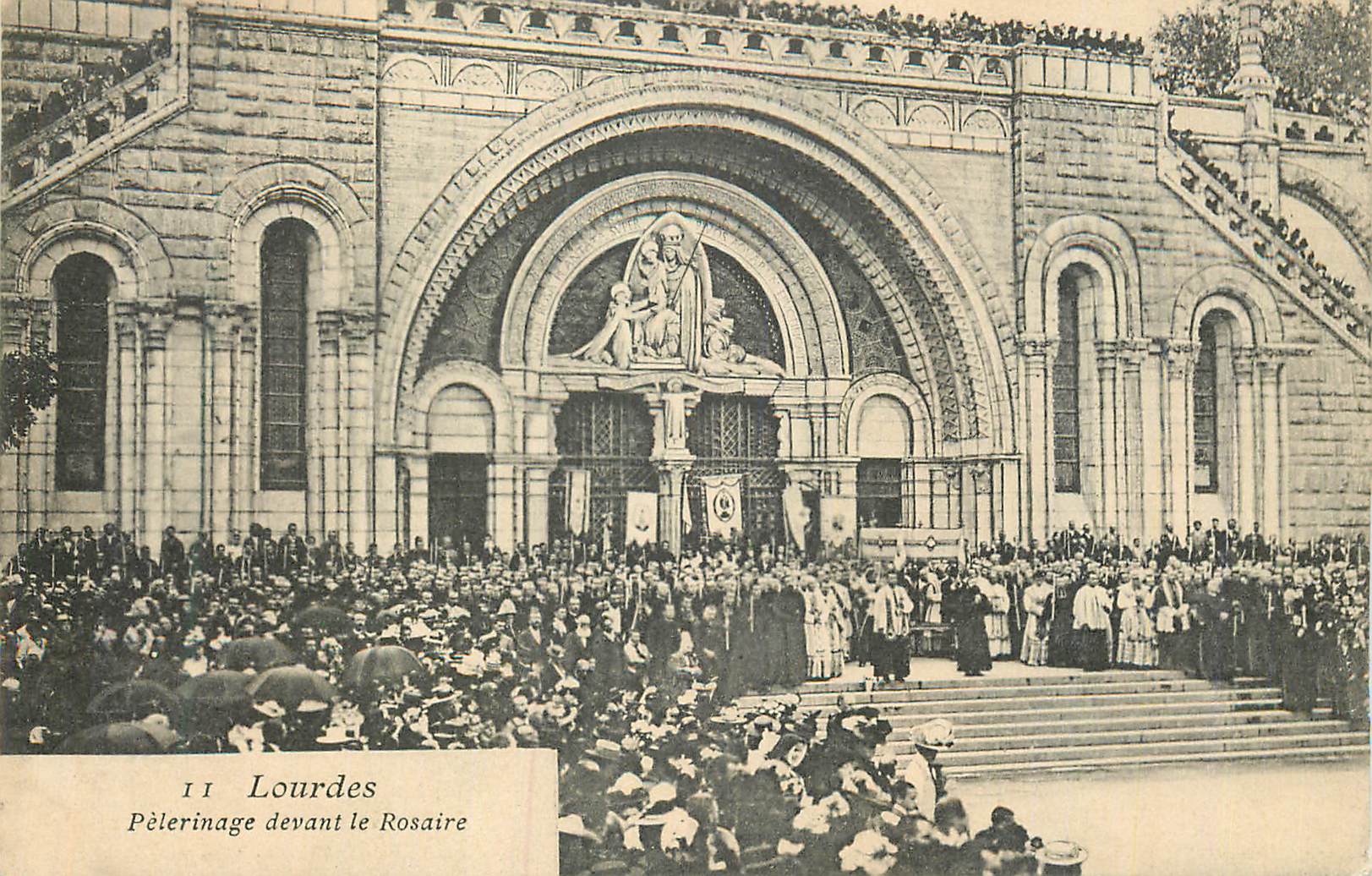 CPA Lourdes Pelerinage devant le Rosaire