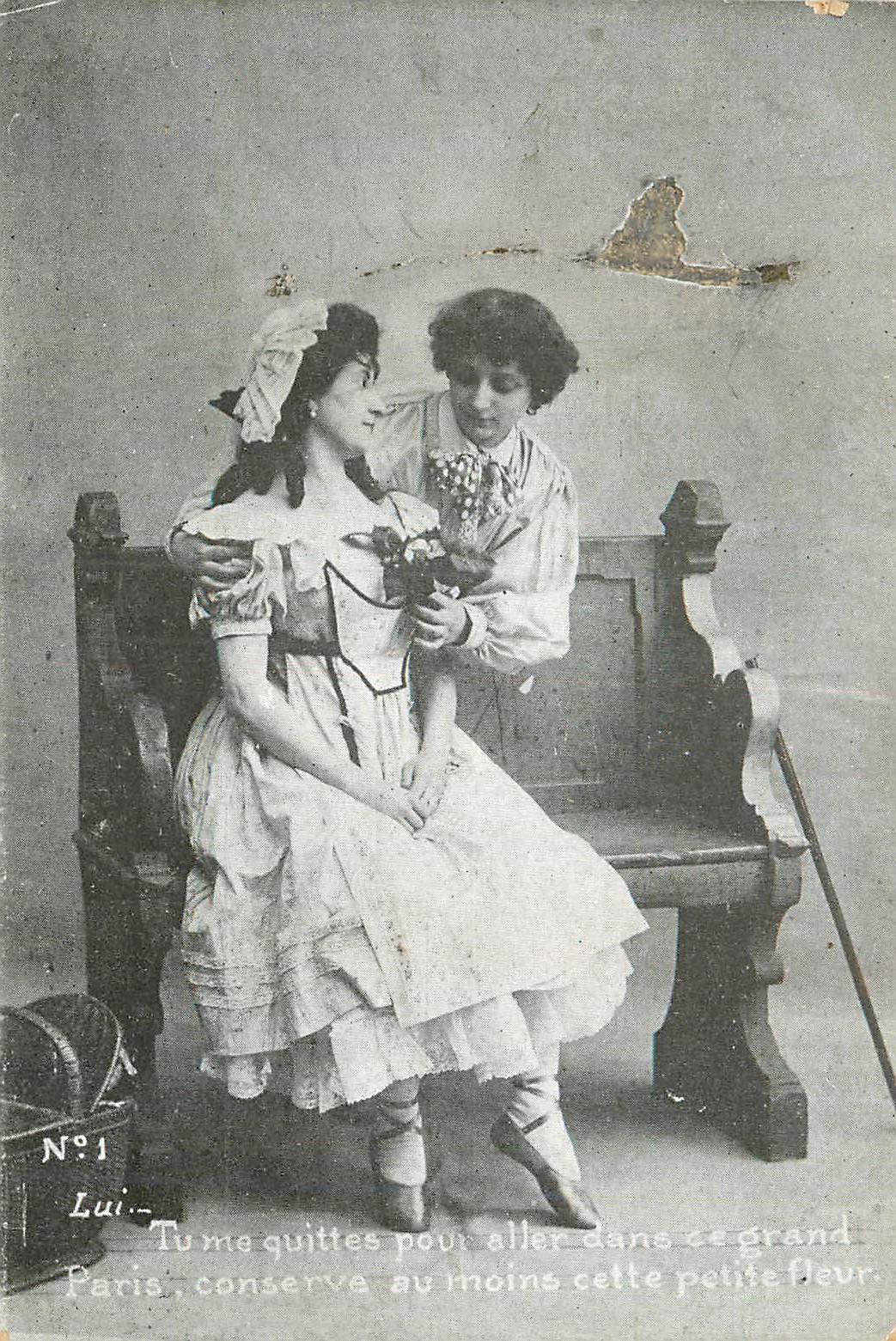 Deux jeunes femmes — scène sentimentale — Lui, N°1