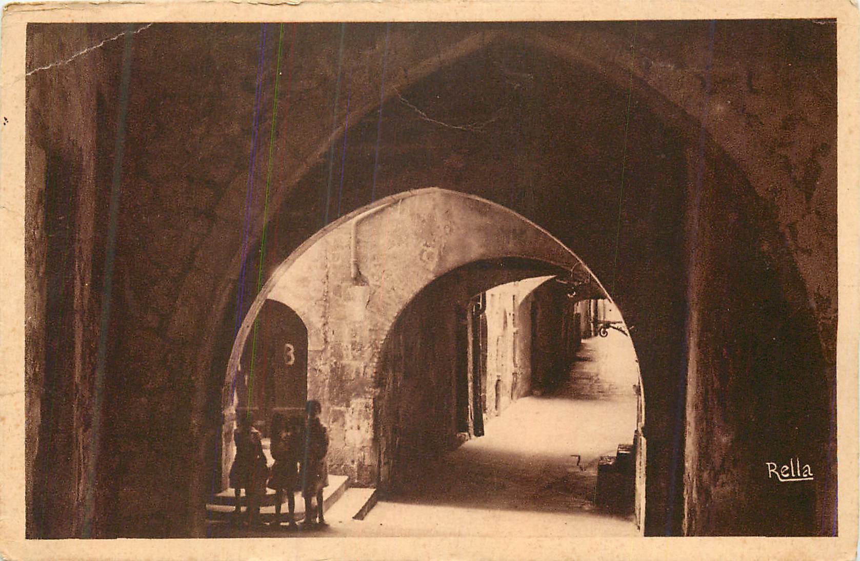 Passage couvert à arches — Rella