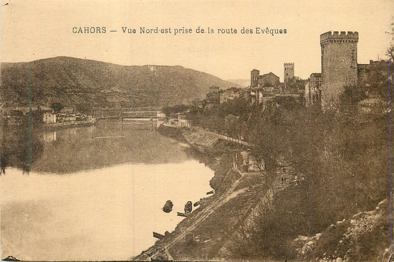 Cahors — Vue Nord-est prise de la route des Evêques