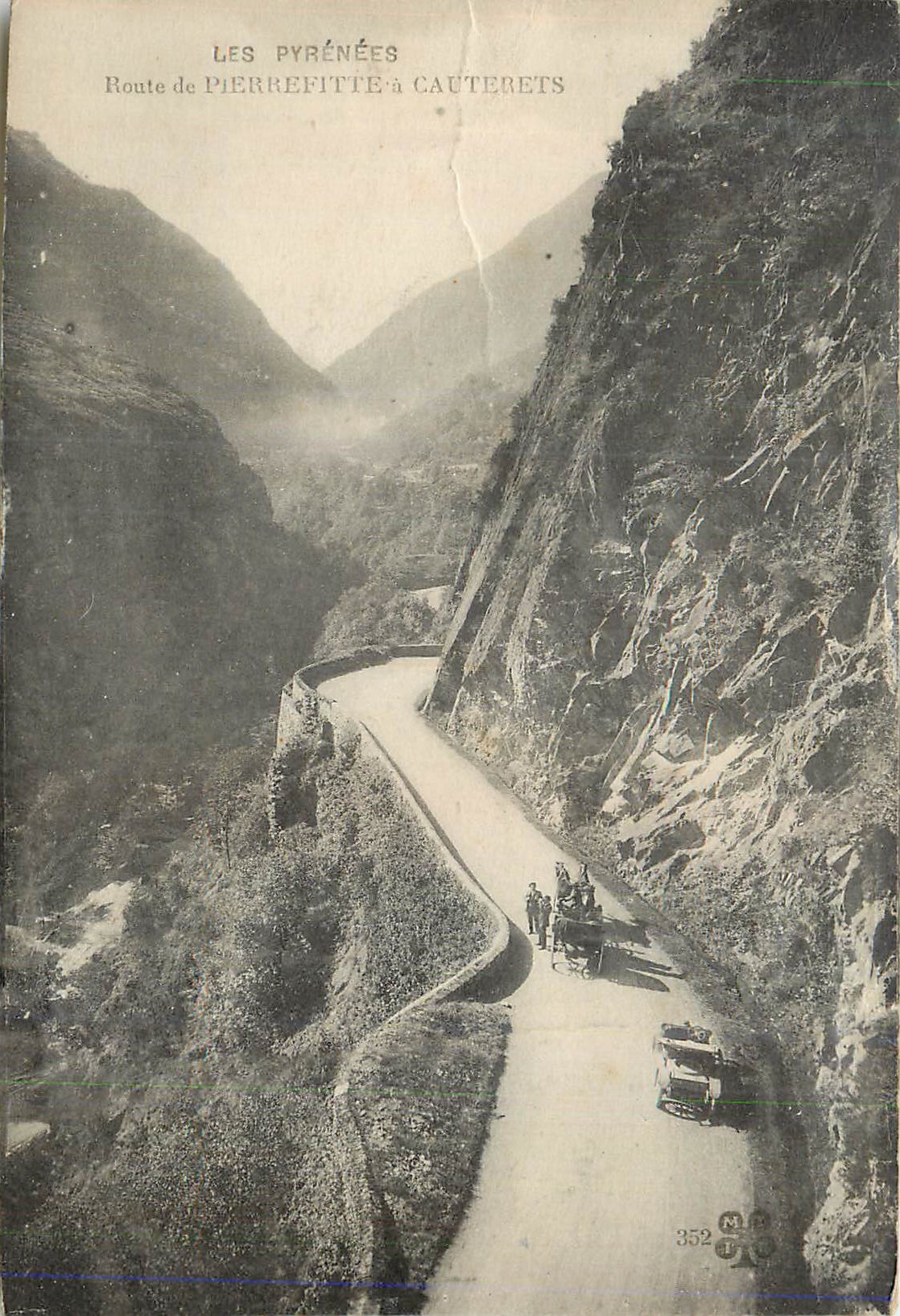 CPA Route de Pierrefitte a Cauterets Les Pyrenees