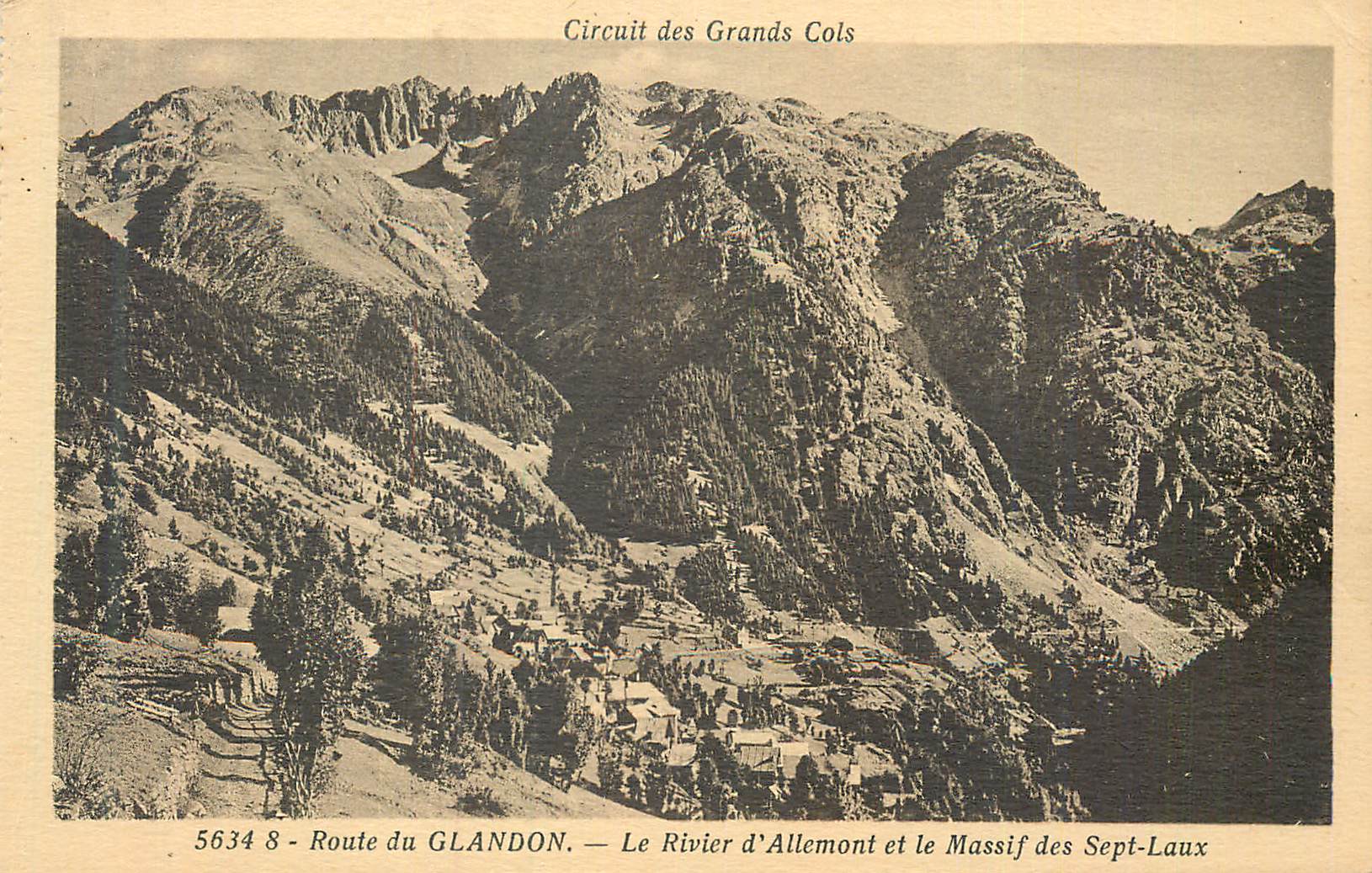CPA Route du Glandon le Rivier d'Allemont et le Massif des Sept Laux