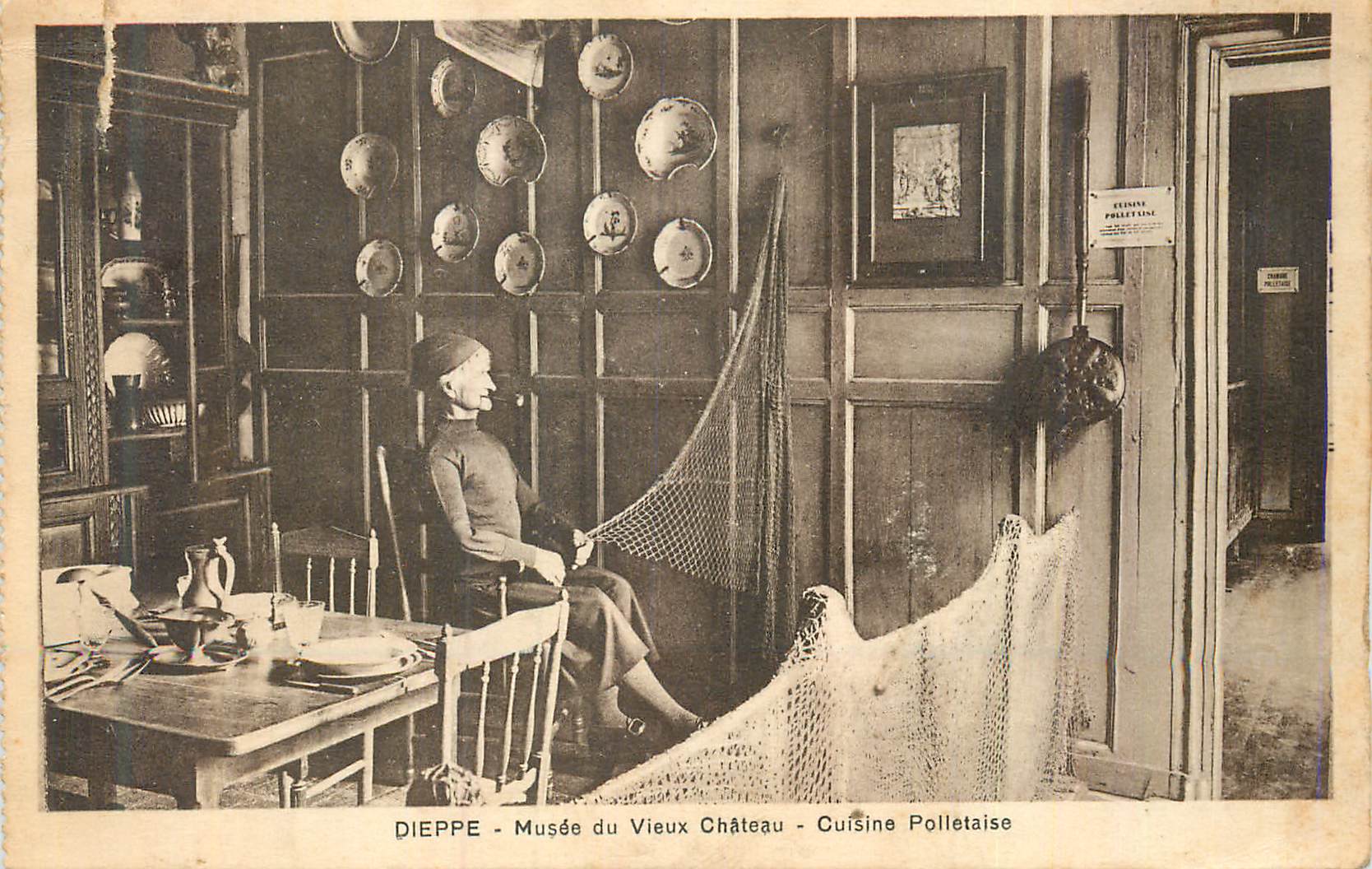 CPA Dieppe Musee du Vieux Chateau Cuisine Polletaise