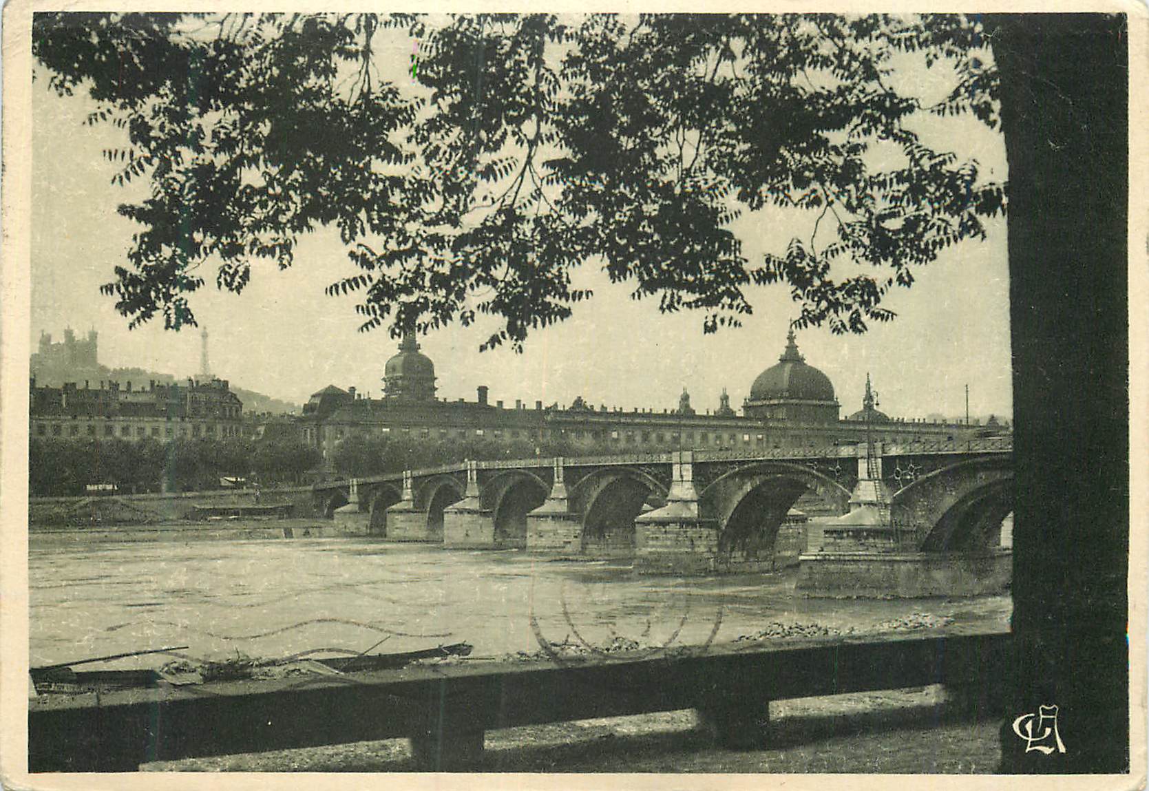CPA Lyon Pont de la Guillotiere et l'Hotel Dieu