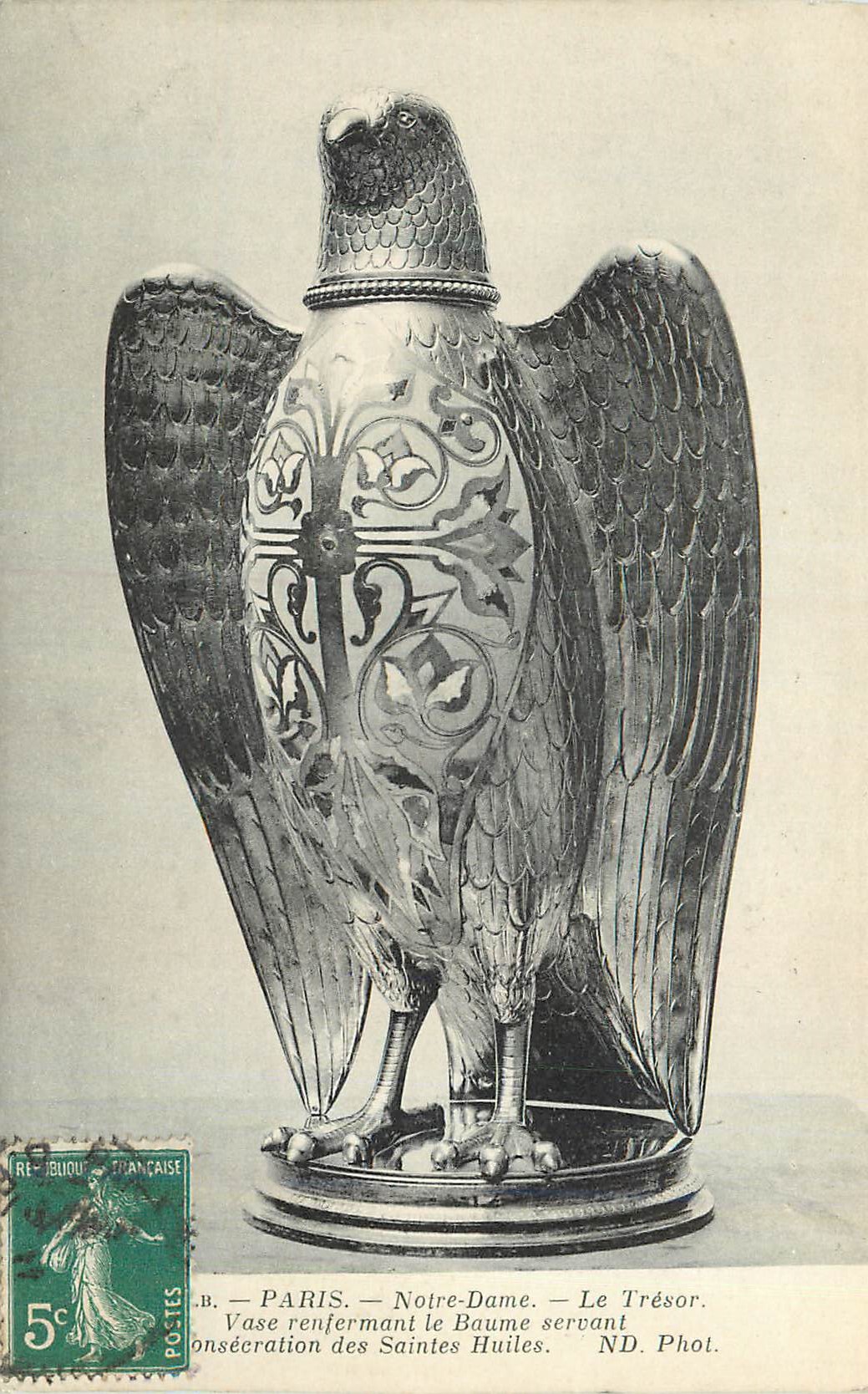 CPA Paris Notre Dame Le Tresor Vase Renfermant le Baume servant a la consecration des Saintes Huiles