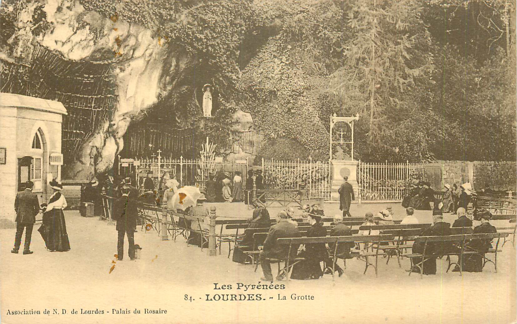 CPA Lourdes Les Pyrenees La Grotte