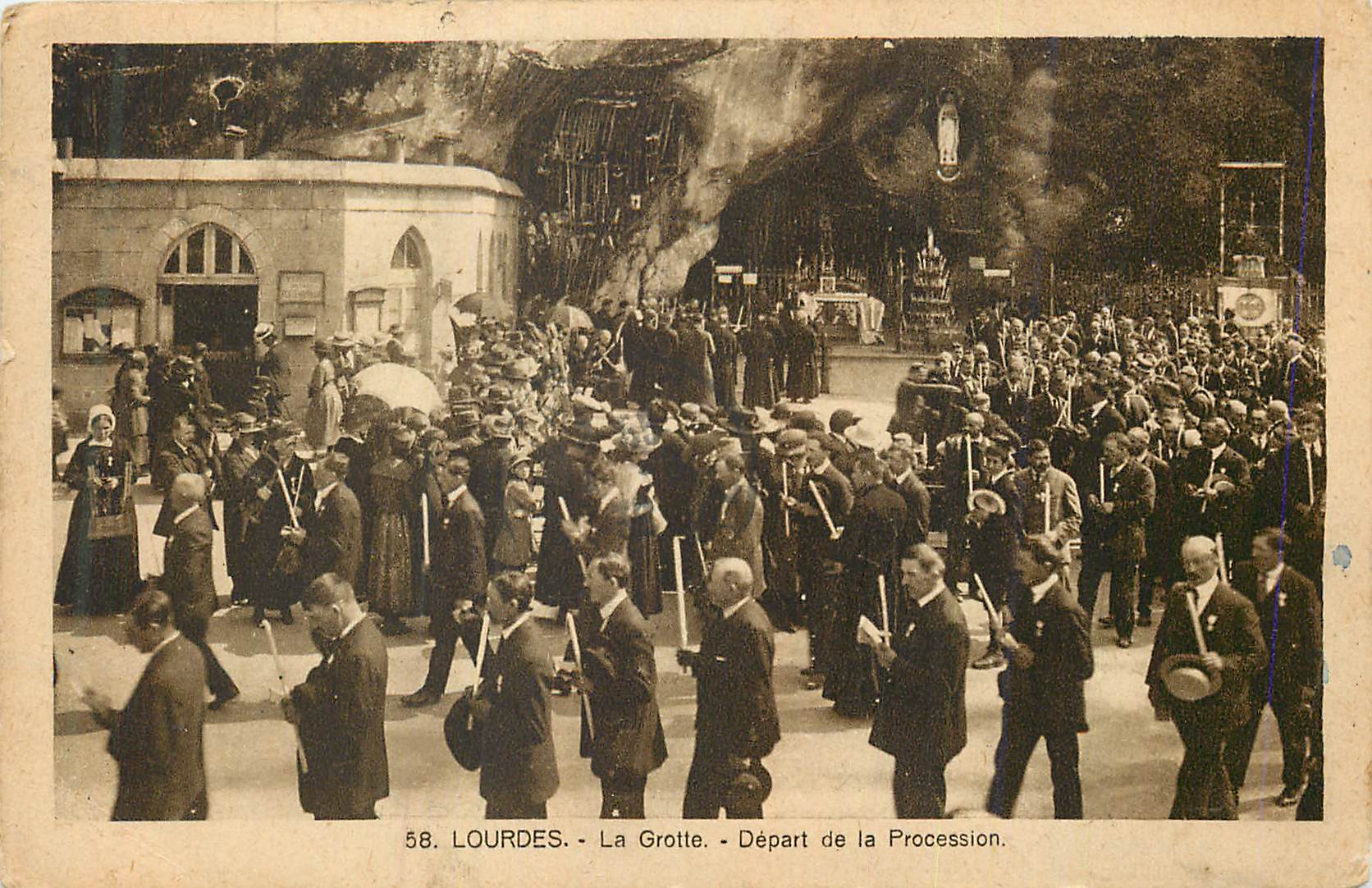 CPA Lourdes La Grotte Depart de la Procession