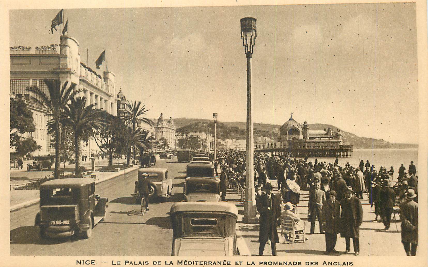 CPA Nice Le Palais de la Mediterranee et la Promenade des Anglais