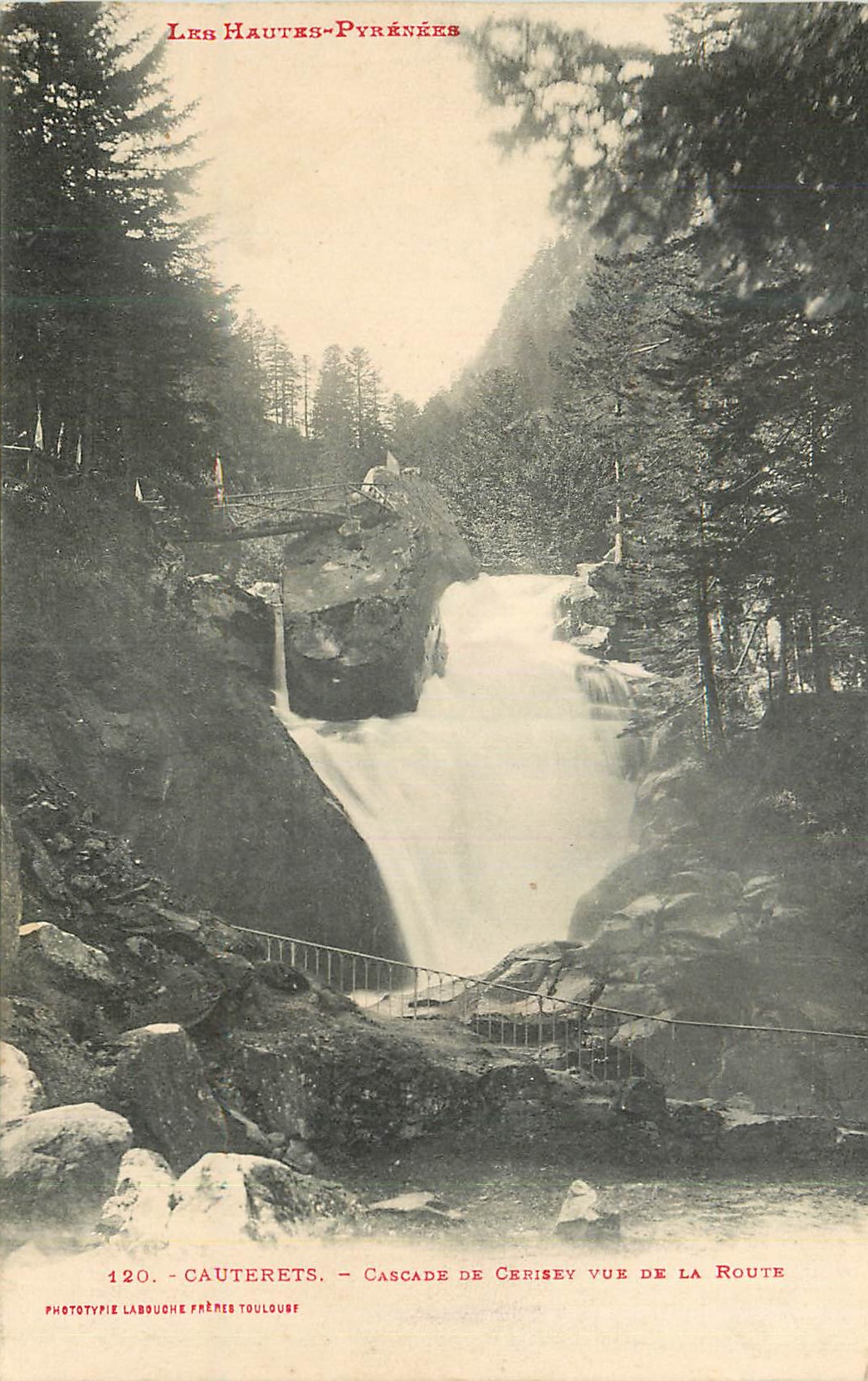 Cauterets — Cascade de Cerisey vue de la route — Les Hautes-Pyrénées