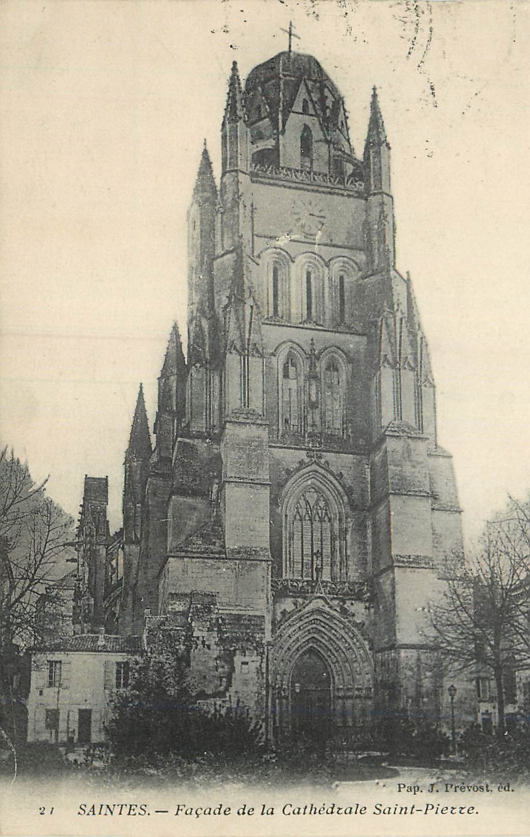 CPA Saintes Facades de la Cathedrale Saint Pierre
