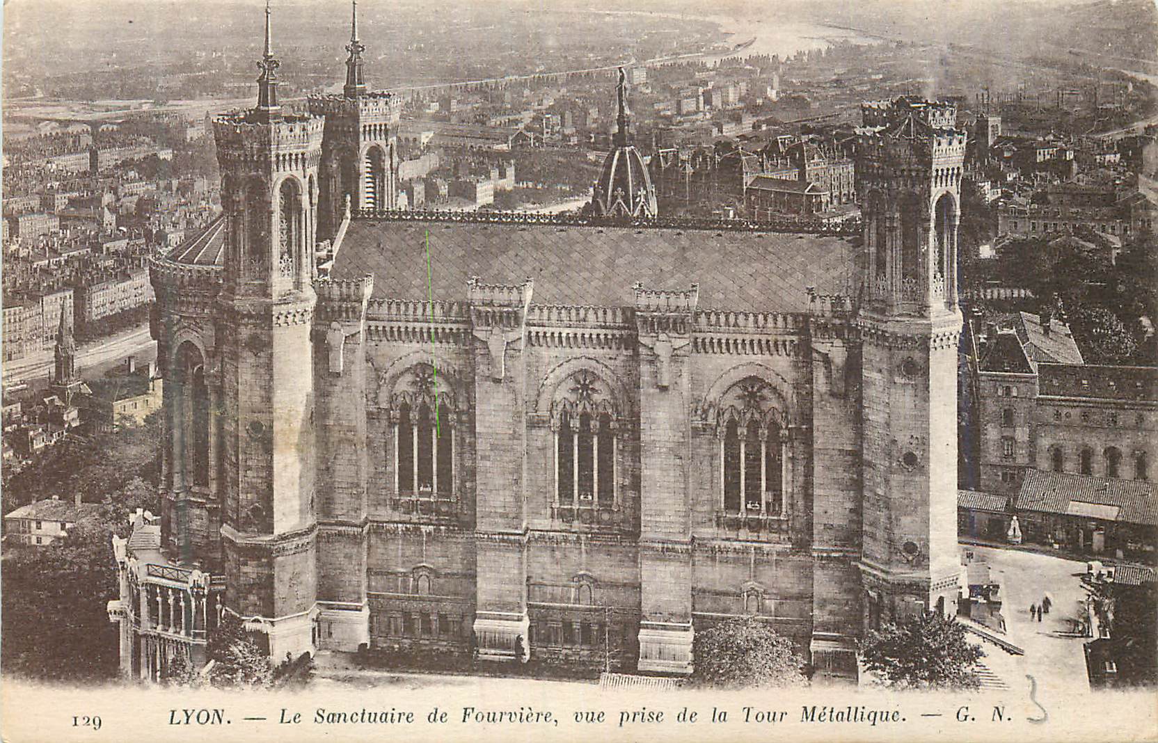 CPA Lyon Le Sanctuaire de Fourviere vue prise de la Tour Metallique