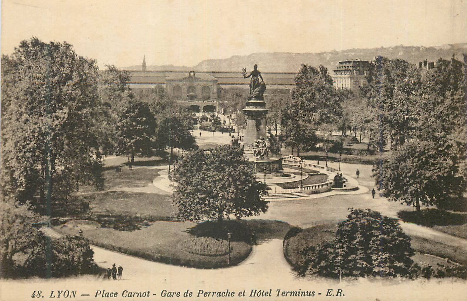 CPA Lyon Place Carnot Gare de Perrache et Hotel Terminus