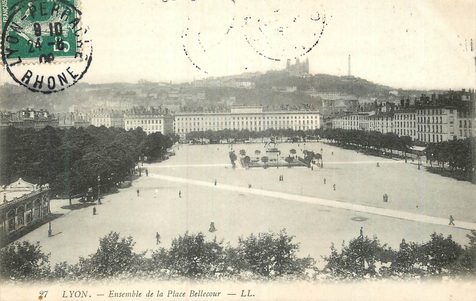 CPA Lyon Ensemble de la Place Bellecour