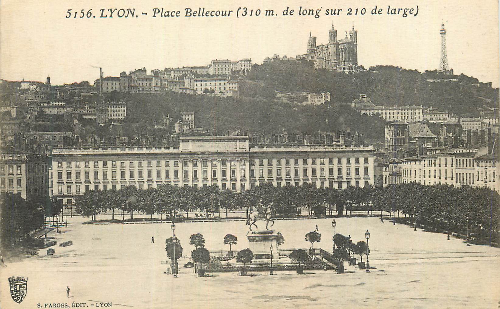 CPA Lyon Place de Bellecour (310 m de Long sur 210 de Large)