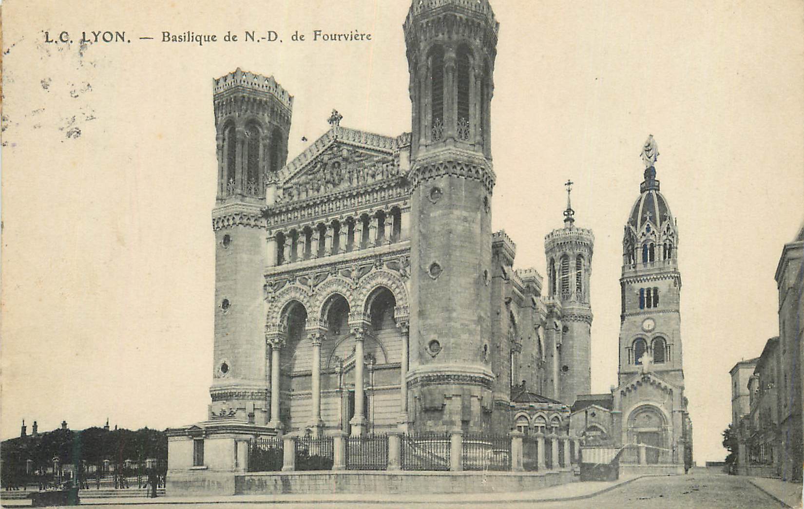 CPA Lyon Basilique de N D de Fourviere