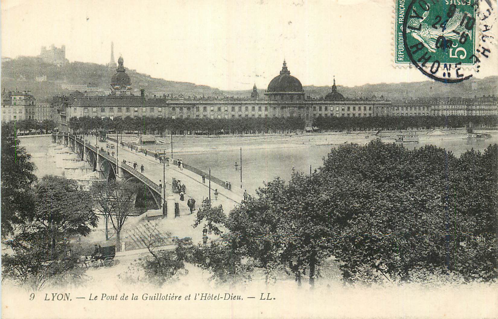 CPA Lyon Le Pont de la Guillotiere et l'Hotel Dieu