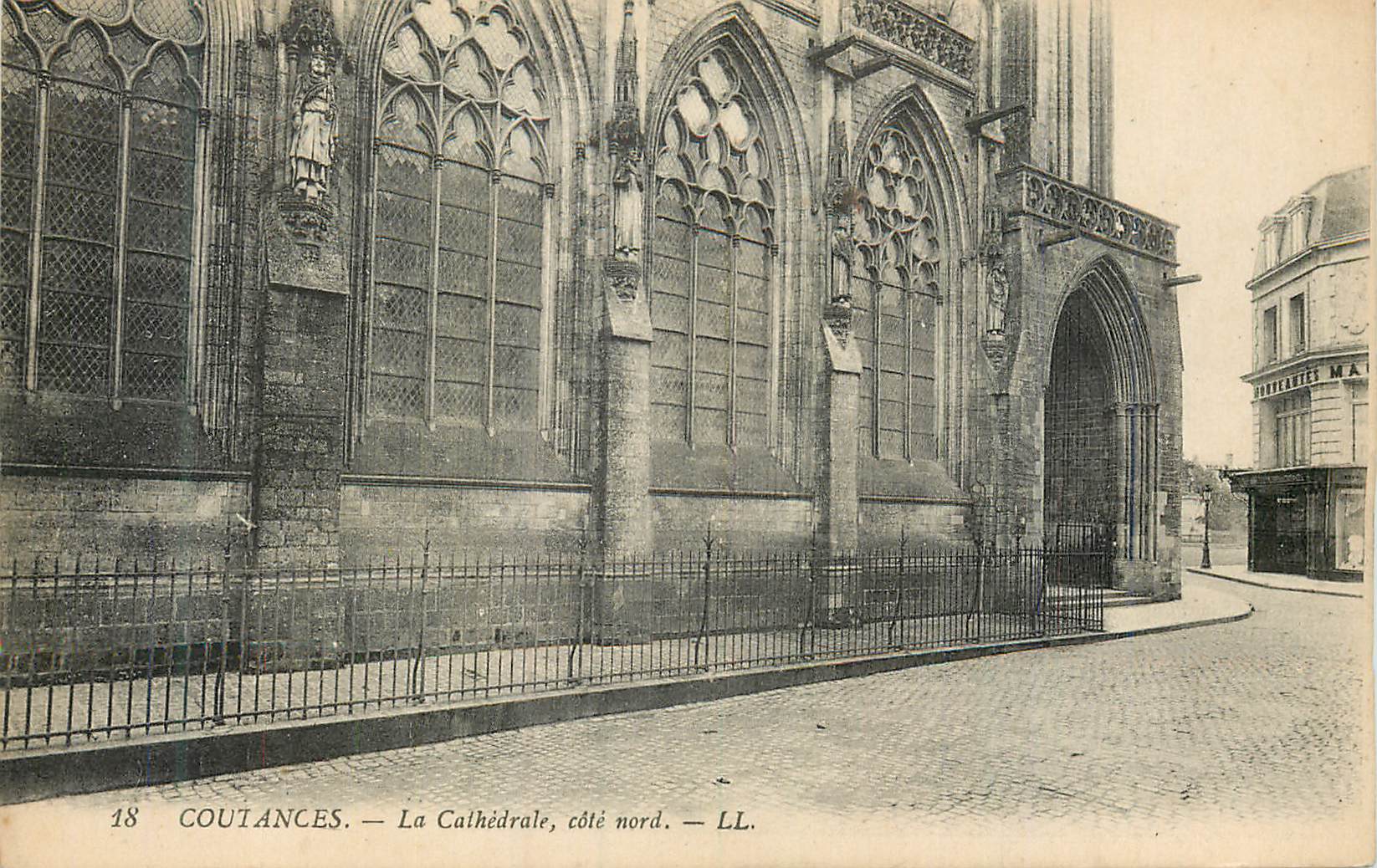 CPA Coutances La Cathedrale Cote Nord