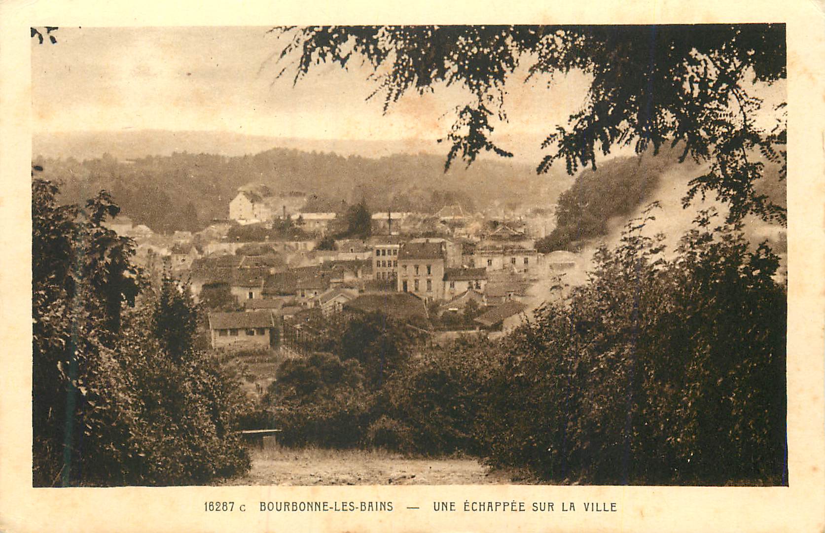 CPA Bourbonne Les Bains Une Echappee sur la Ville