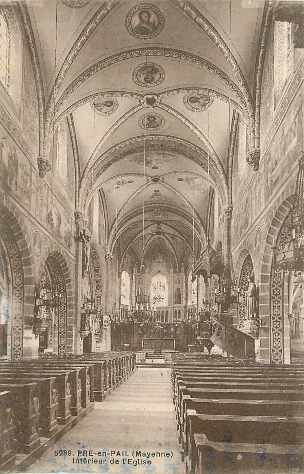 CPA Pre en pail (Mayenne) Interieur de l'Eglise