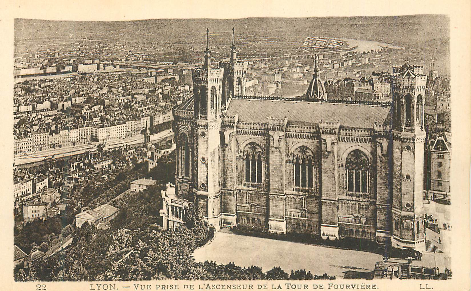 CPA Lyon Vue prise de l'Ascenseur de la Tour de Fourviere