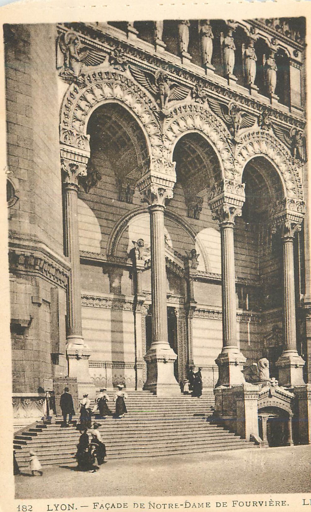 CPA Lyon Facade de Notre Dame de Fourviere