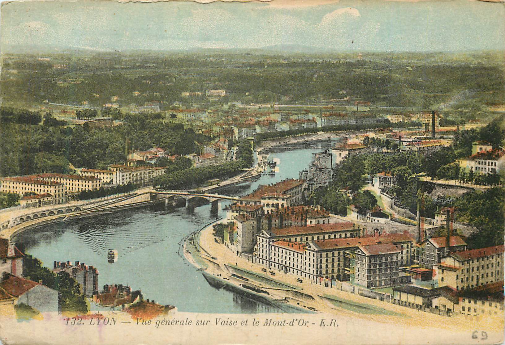 CPA Lyon Vue Generale sur Vaise et le Mont d'Or