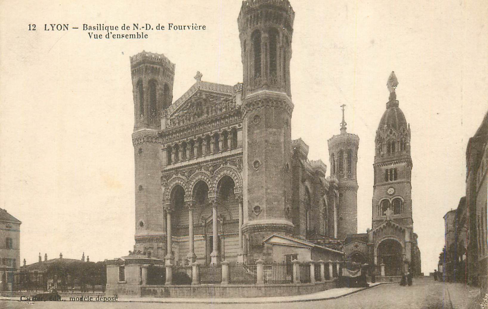 CPA Lyon Basilique de Notre Dame de Fourviere Vue d'Ensemble