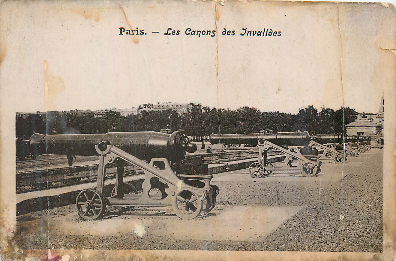 CPA Paris les Canons des Invalides