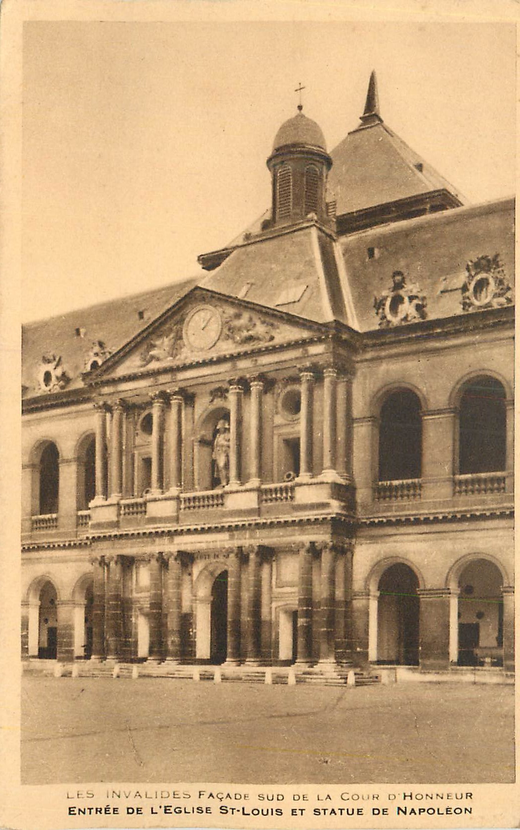 CPA Les Invalides Facade Sud de la Cour d'Honneur