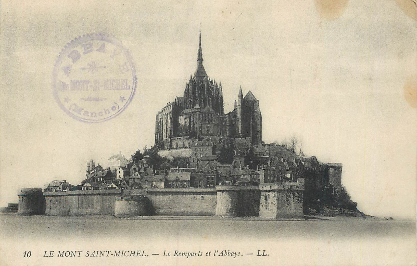 CPA Le Mont Saint Michel le Remparts et l'Abbaye