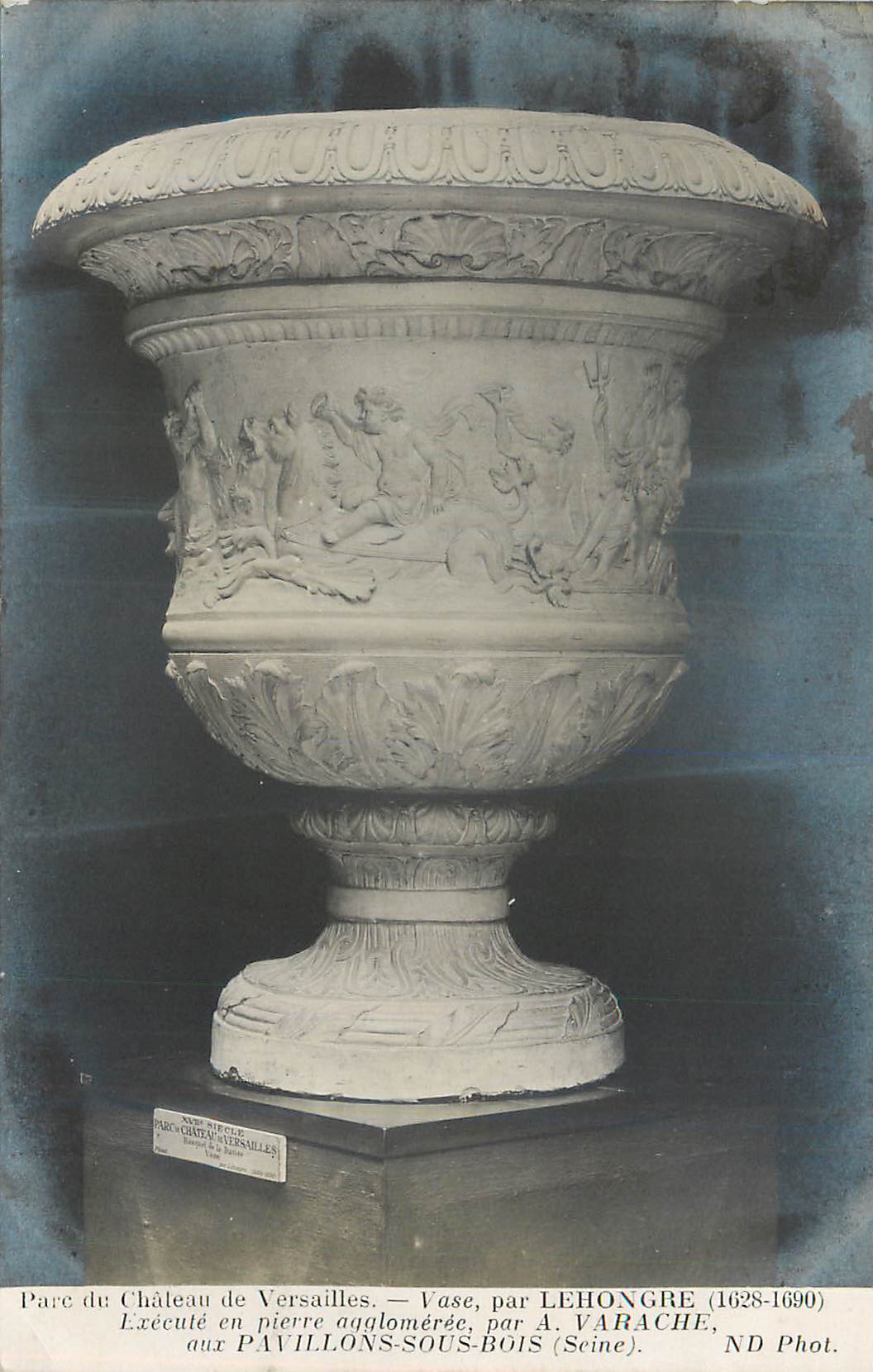 CPA Parc du Chateau de Versailles Vase par Lehongre