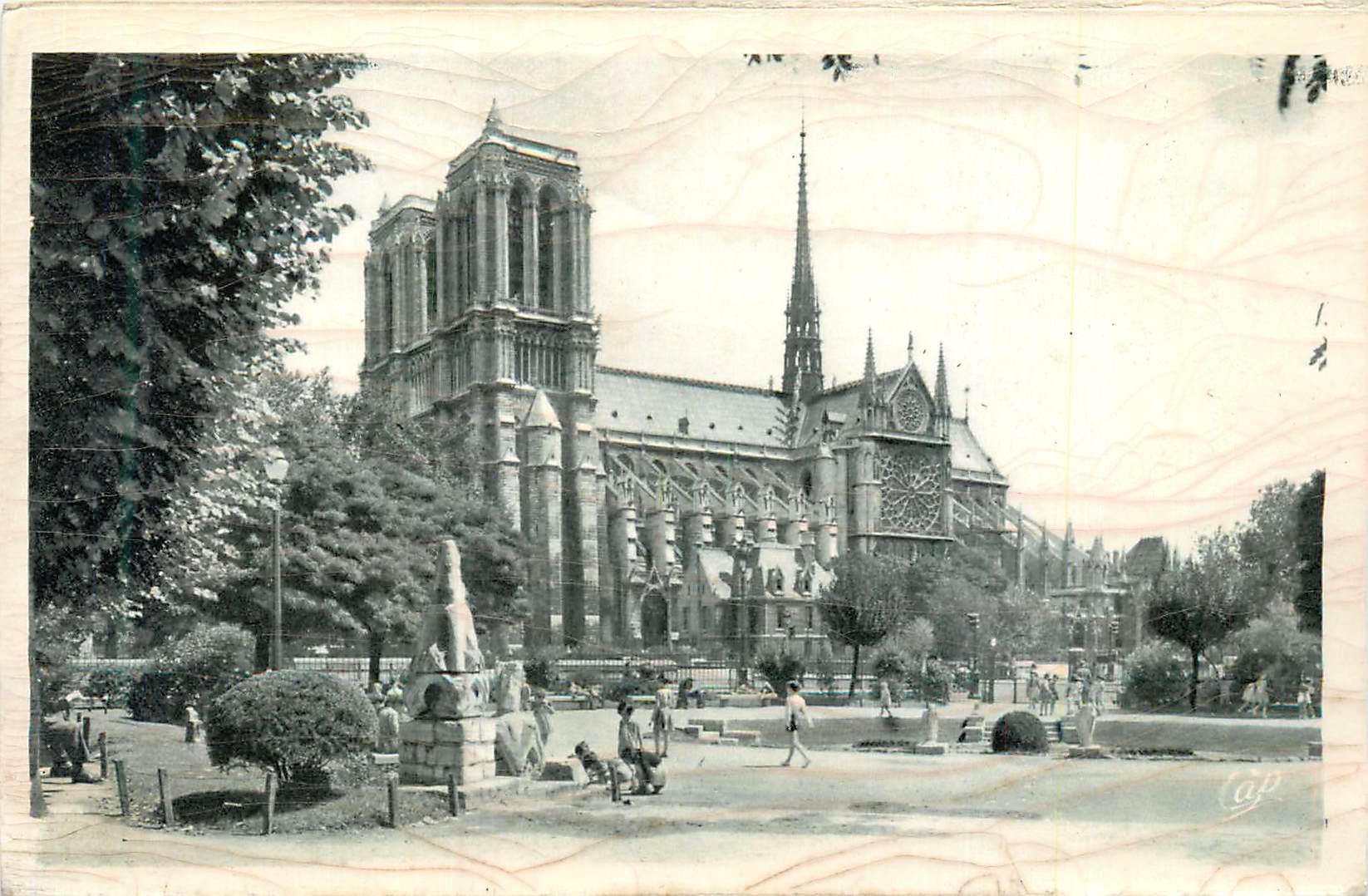 Notre-Dame de Paris — vue de la cathédrale — éditeur CAP