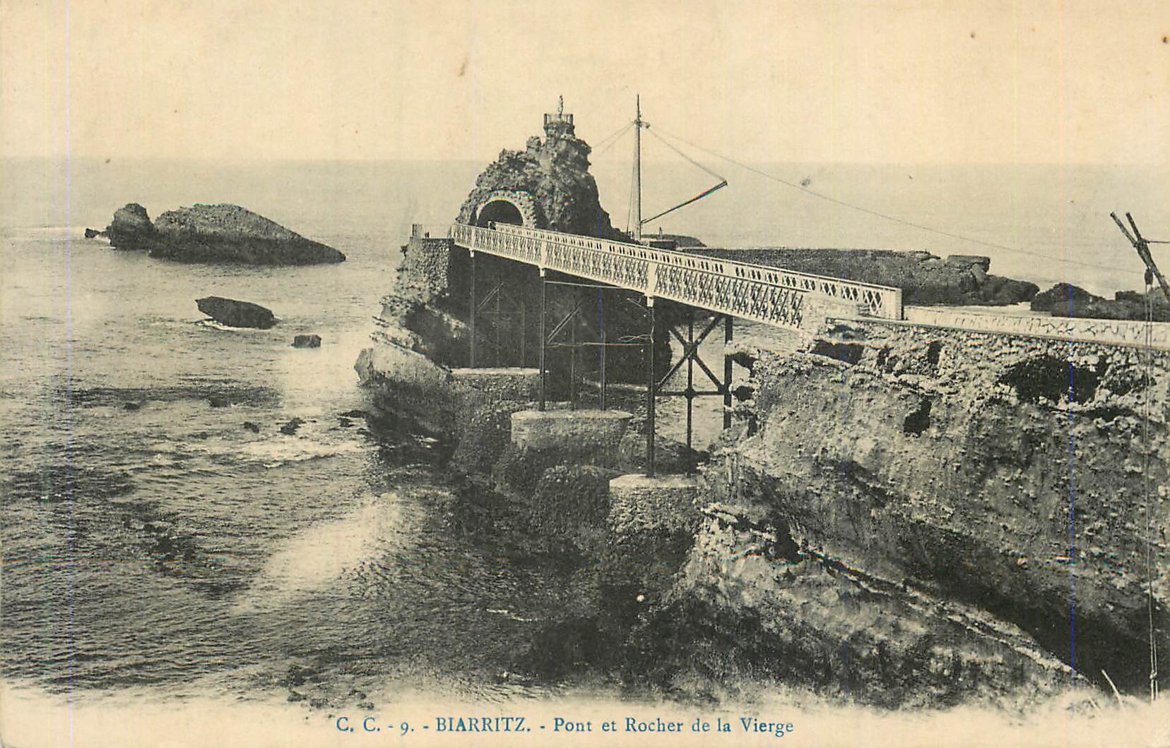 Biarritz - Pont et Rocher de la Vierge — C. C. - 9