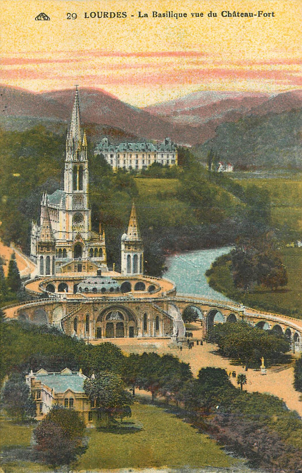 CPA Lourdes la Basilique Vue du Chateau Fort