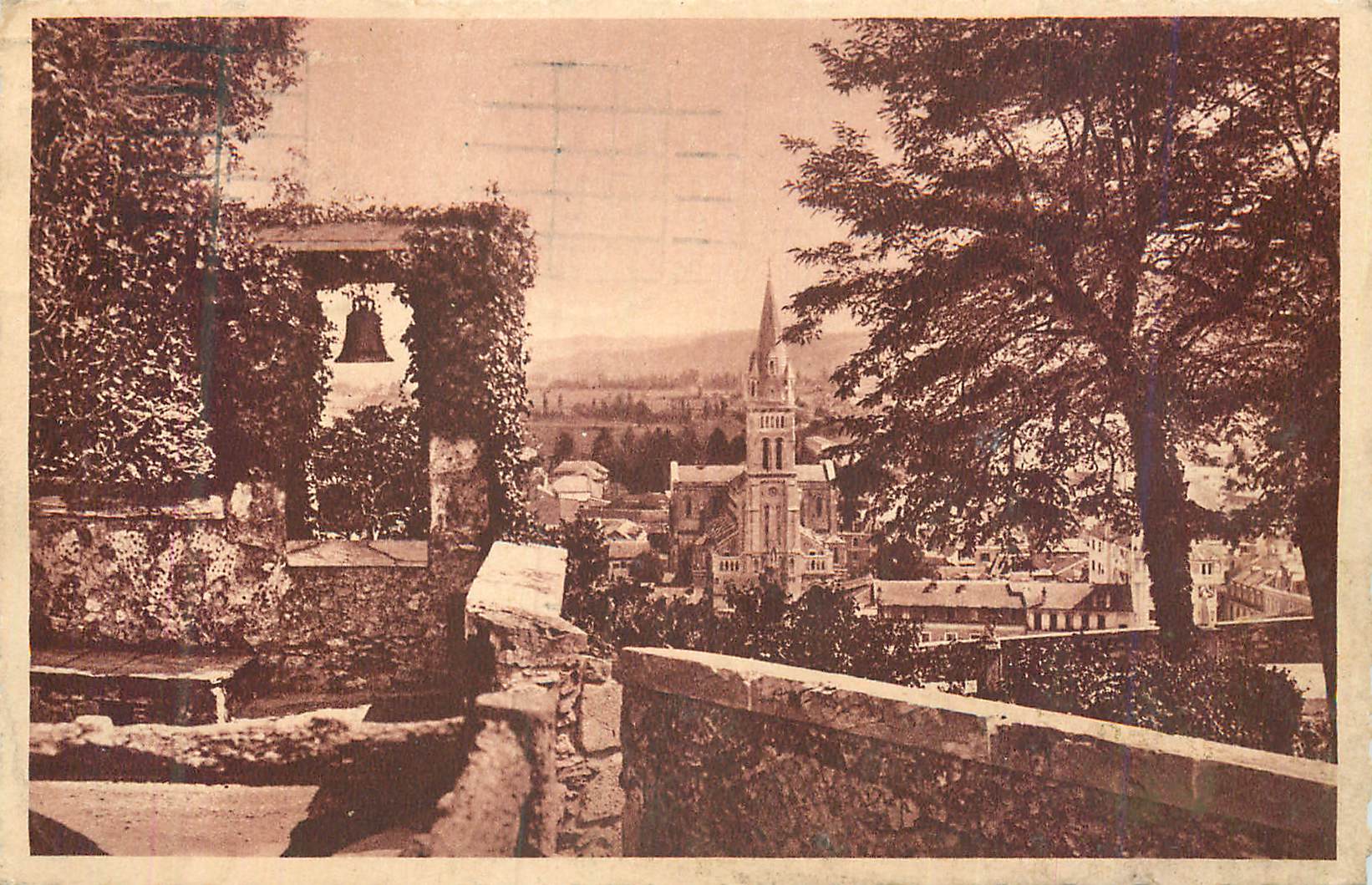 CPA Lourdes Vue Prise du Chateau Fort
