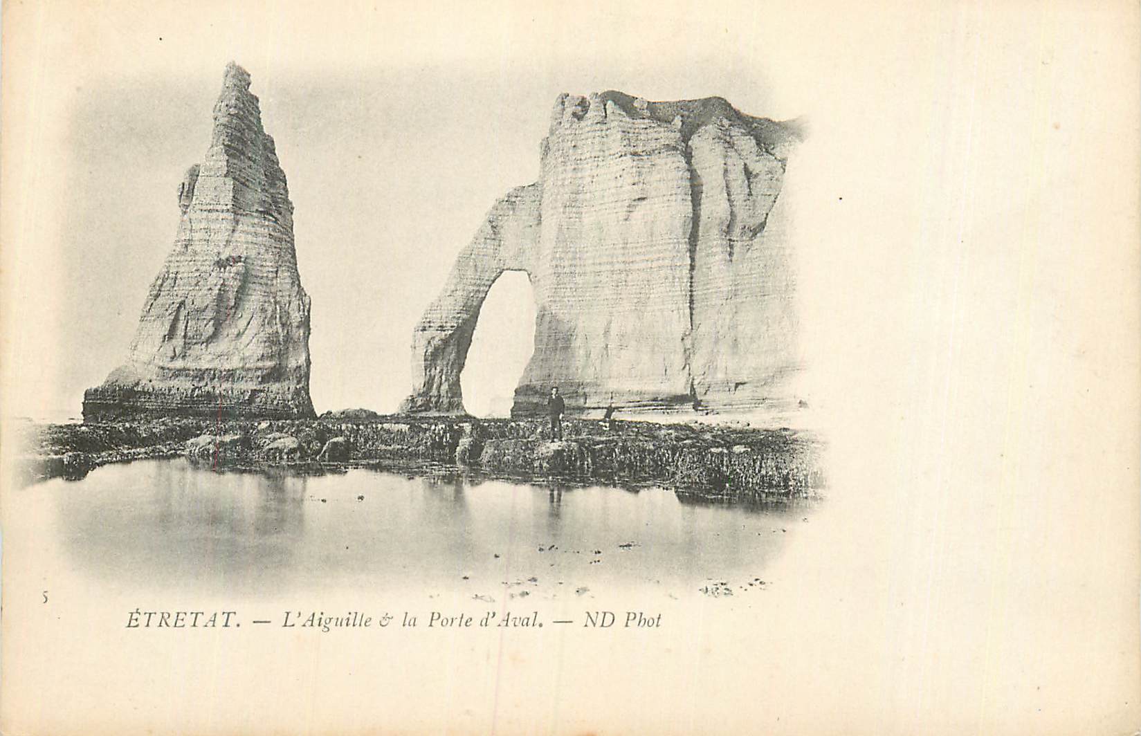 CPA Etretat l'Aiguille et la Porte d'Aval (carte 1900)