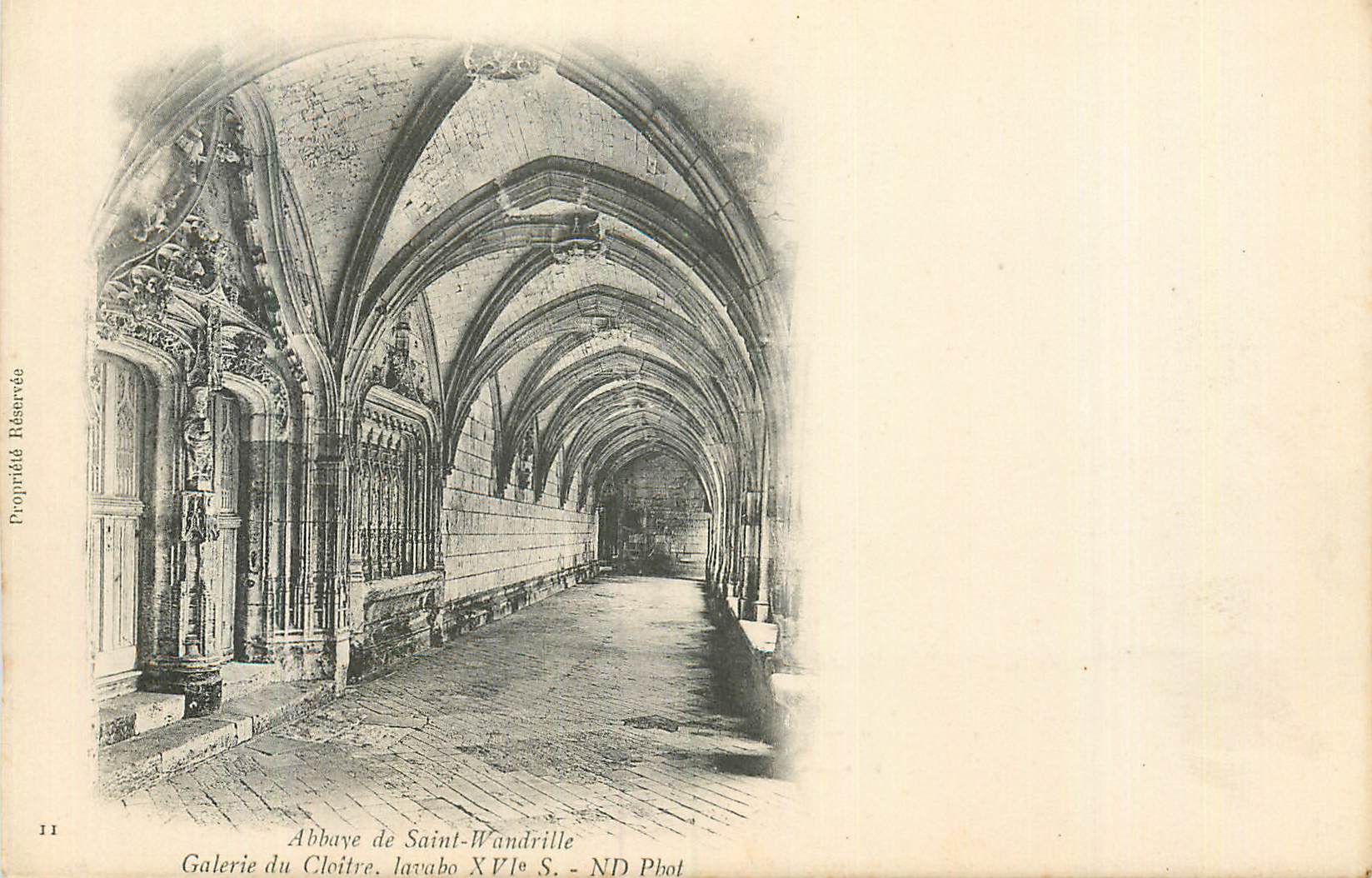CPA Abbaye de Saint Wandrille Galerie du Cloitre Lavabo XVe S (carte 1900)