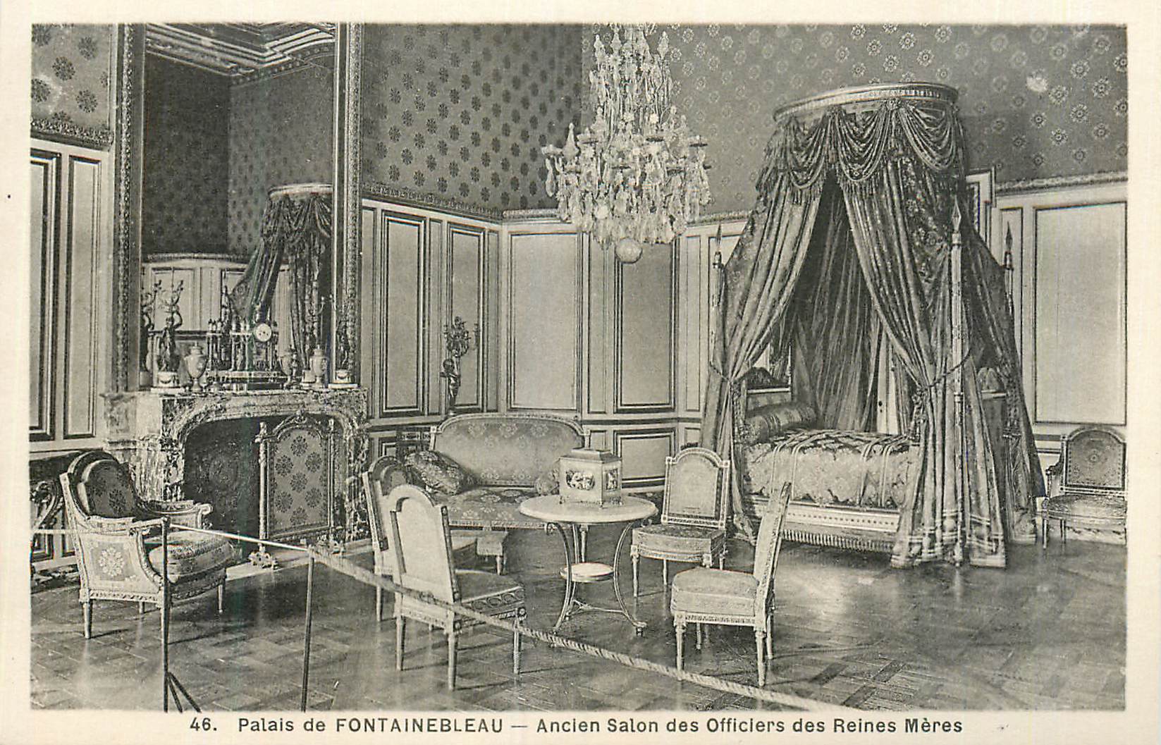 Palais de FONTAINEBLEAU — Ancien Salon des Officiers des Reines Mères