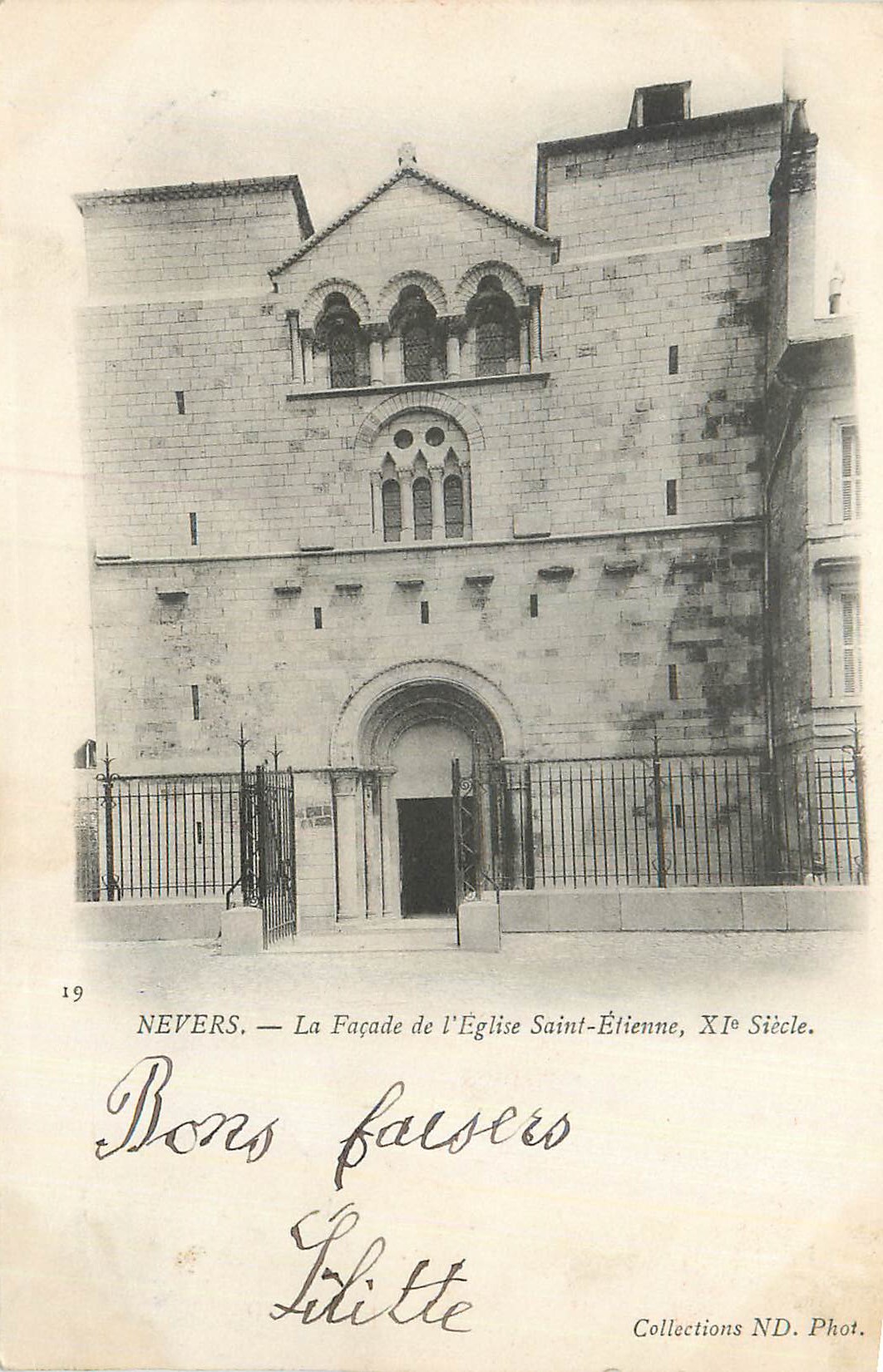 Nevers — La Façade de l'Église Saint-Étienne, XIe Siècle