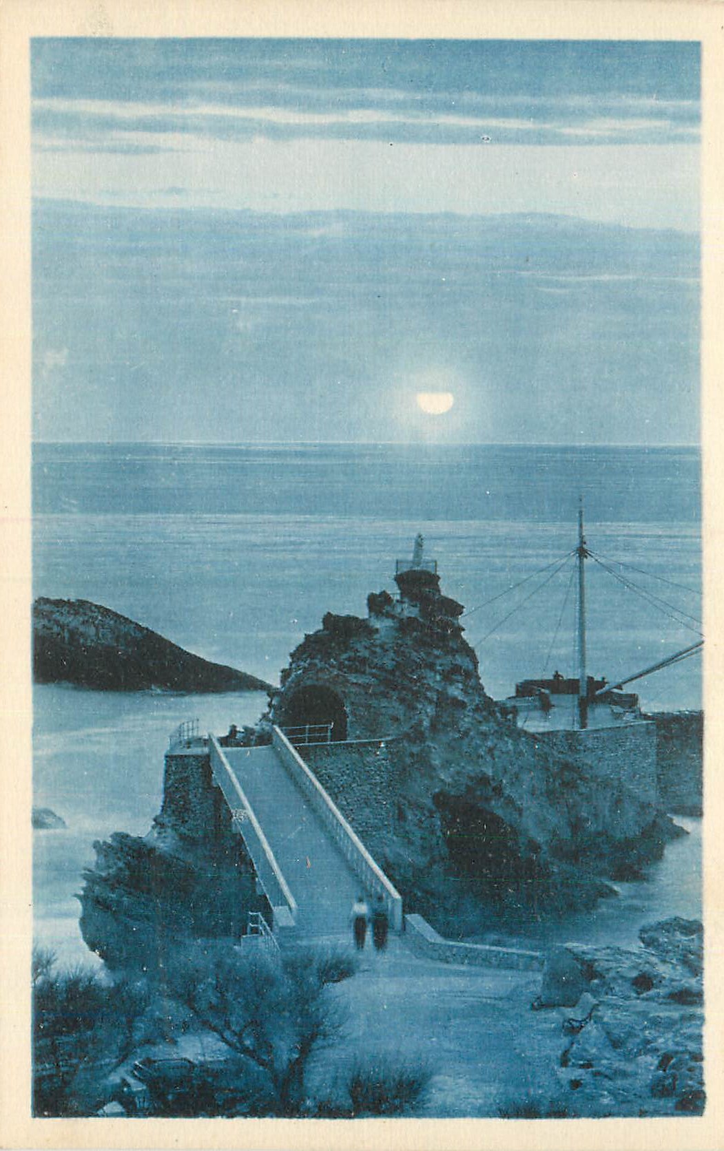CPA Biarritz Coucher du Soleil au Rocher de la Vierge