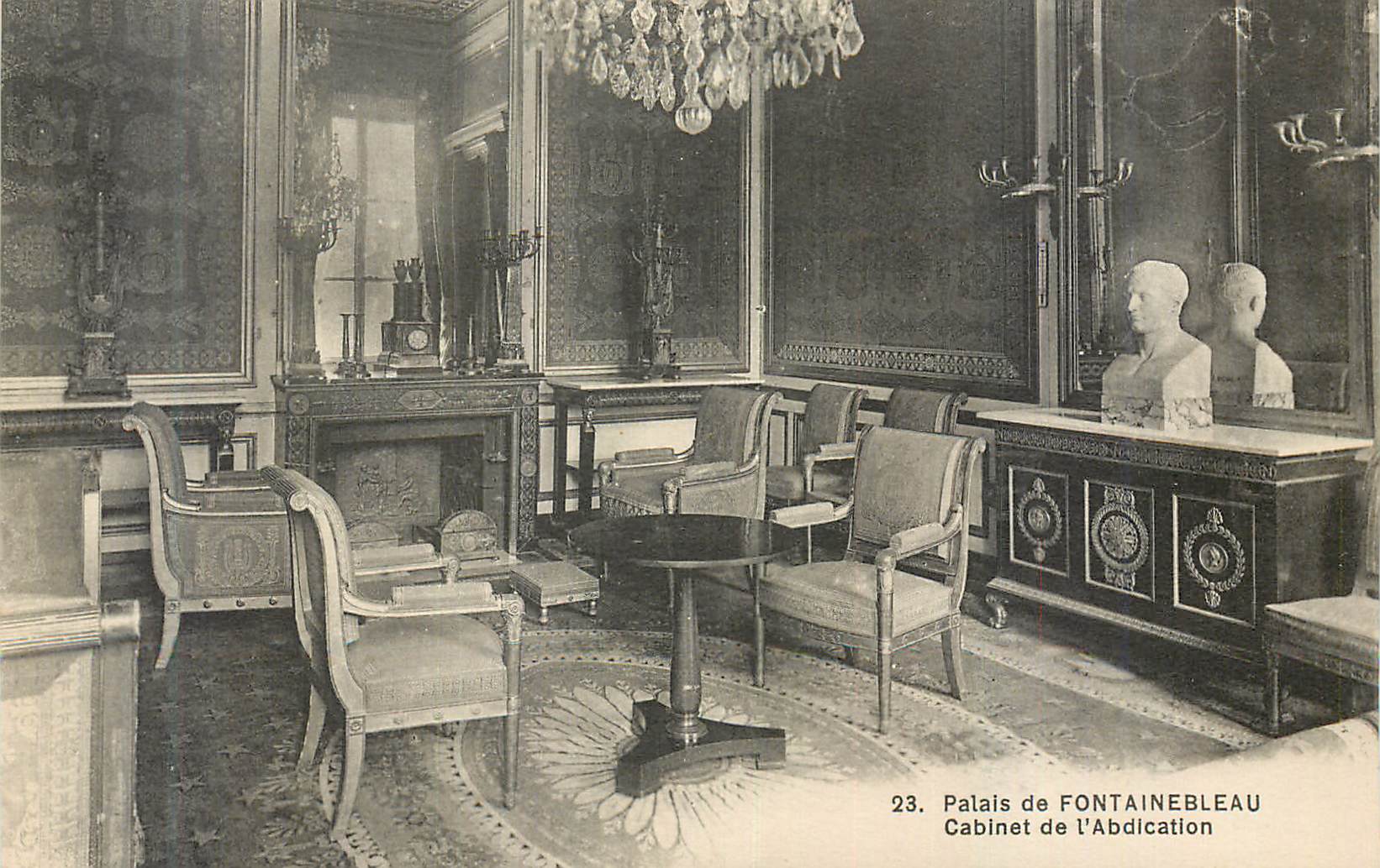 Palais de FONTAINEBLEAU — Cabinet de l'Abdication — n°23