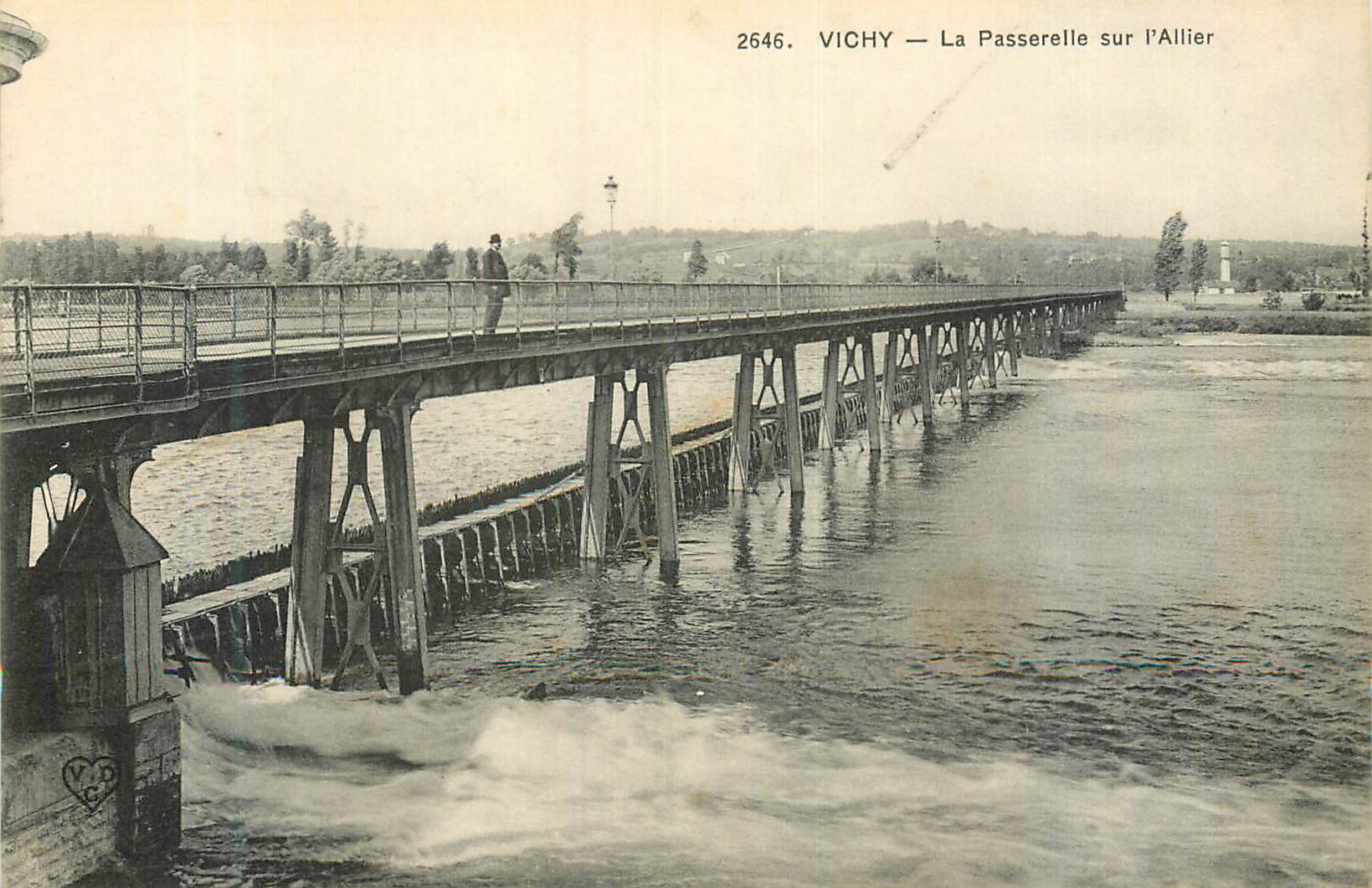 CPA Vichy La Passerelle sur l'Allier