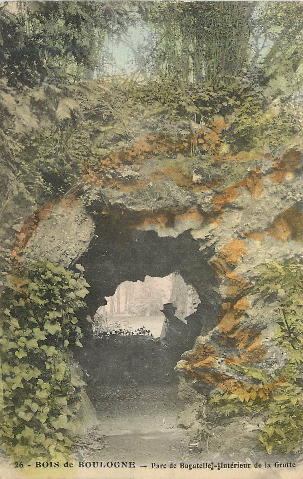 CPA Bois de Boulogne Parc de Bagatelle Interieur de la Grotte