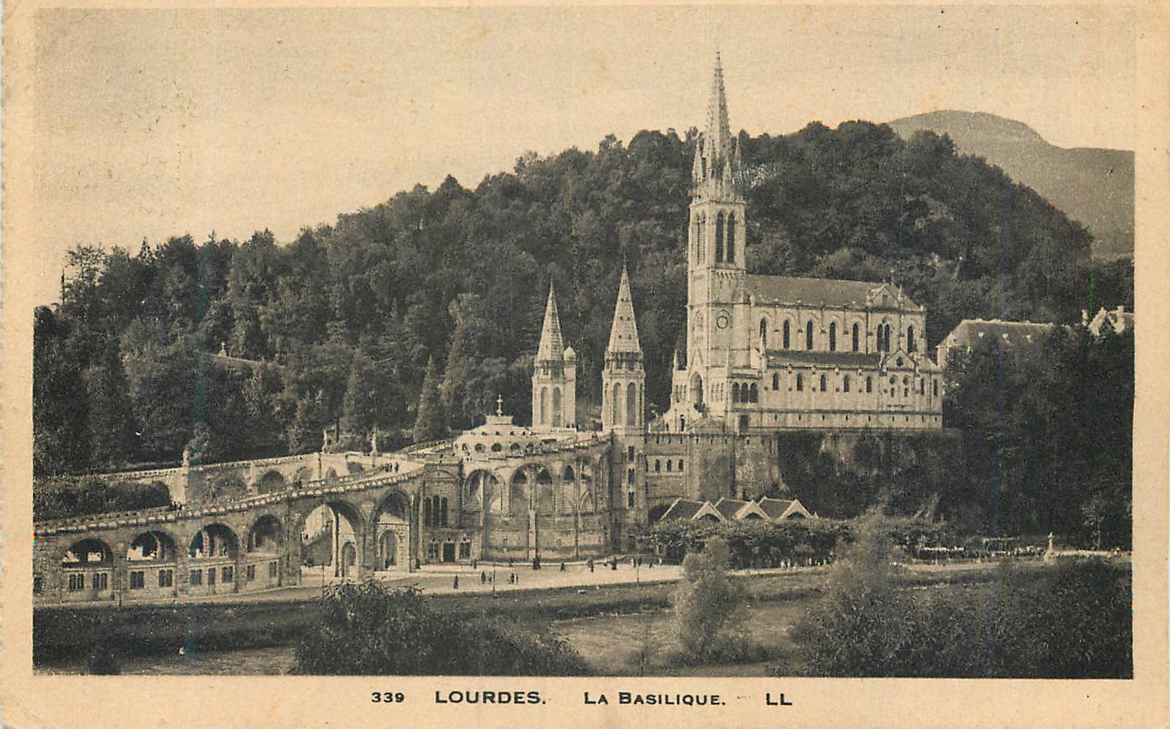 CPA Lourdes La Basilique