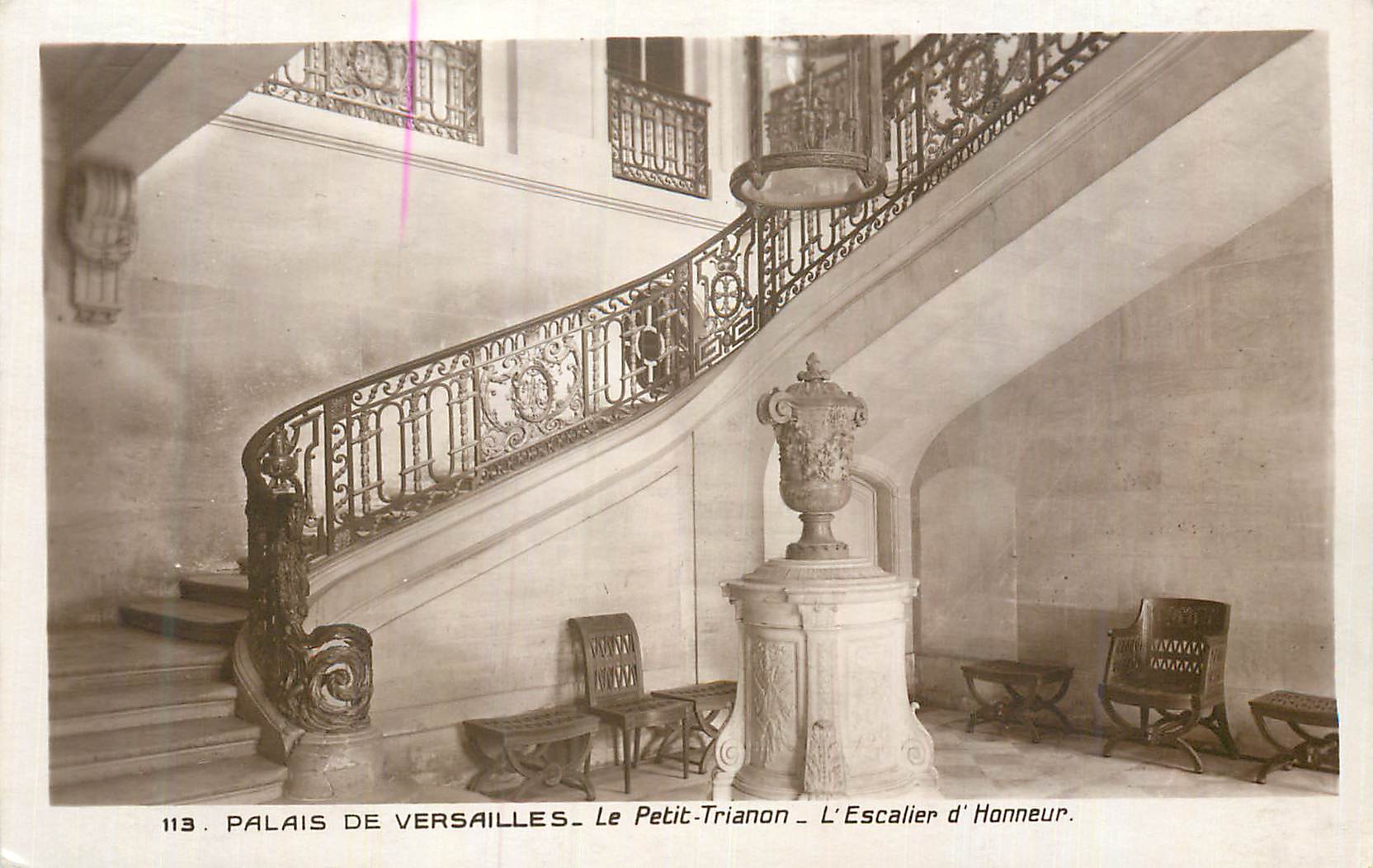CPM Palais de Versailles Le Petit Trianon L'Escalier d'Honneur