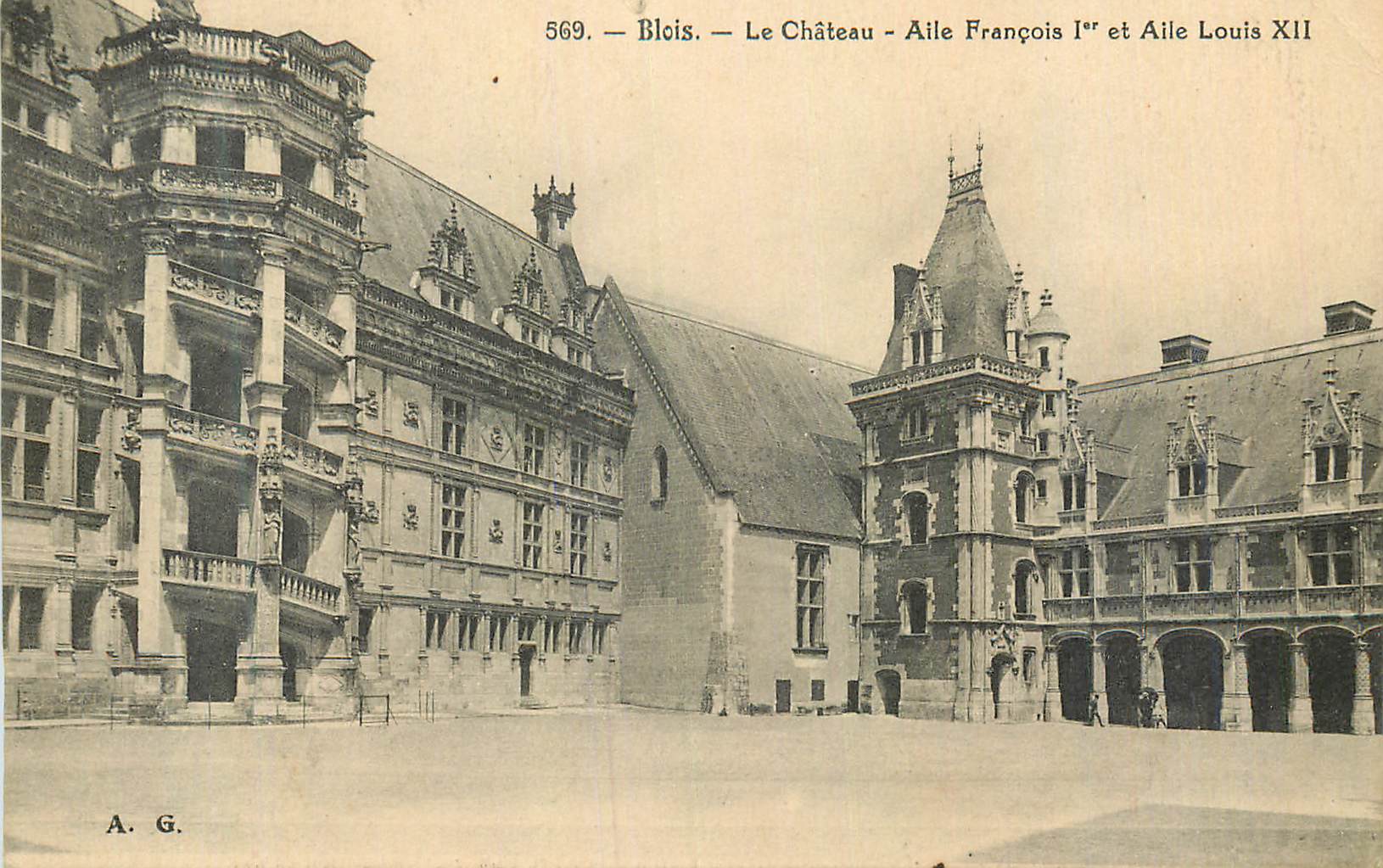 CPA Blois Le Chateau Aile Francois Ier et Aile Louis XII