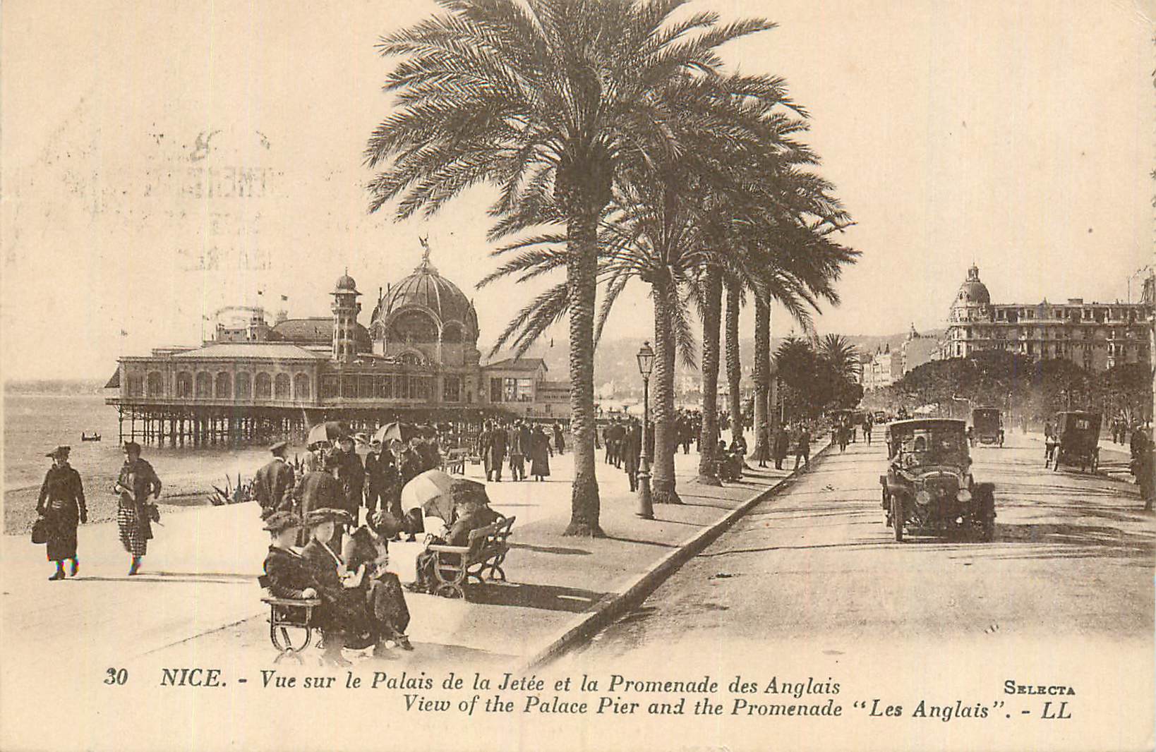 CPA Nice Vue sur le Palais de la Jetee et la Promenade des Anglais Automobile