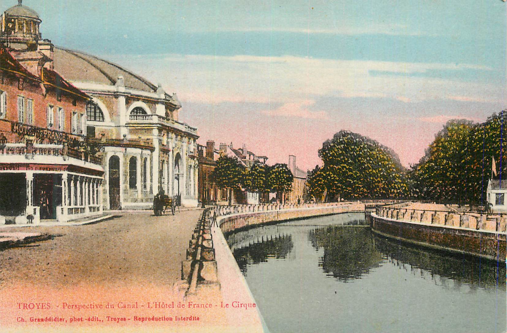Troyes - Perspective du Canal - L'Hôtel de France - Le Cirque — Ch. Granddidier, phot.-édit., Troyes